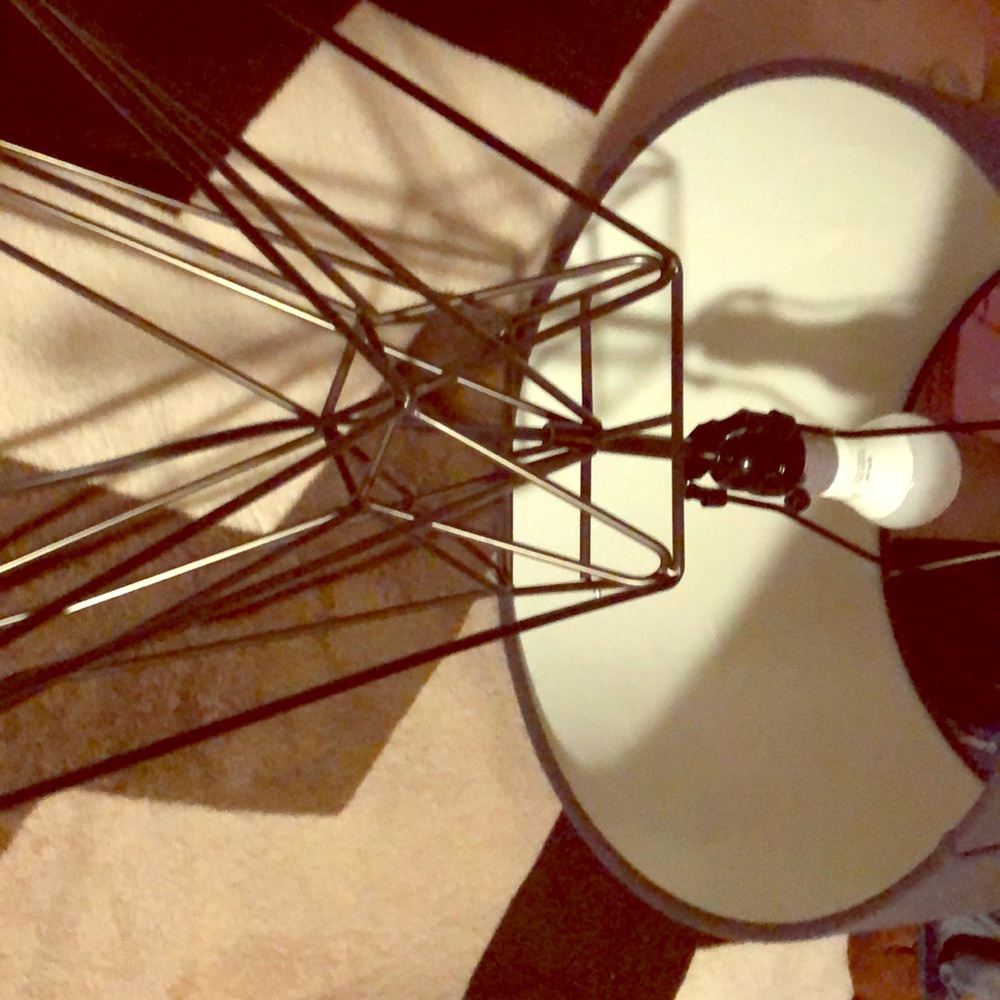 I’m selling a lamp